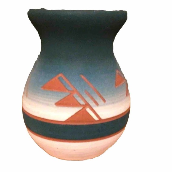 HANDCRAFTED TERRA COTTA VAE - Picture 1 of 2